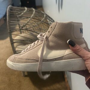 Nike Women's Athletic Shoes - Light Pink Mid Blazer